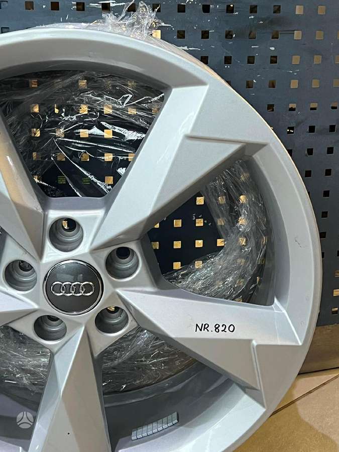 Audi ORIGINALŪS NR.820 (NAUJI)