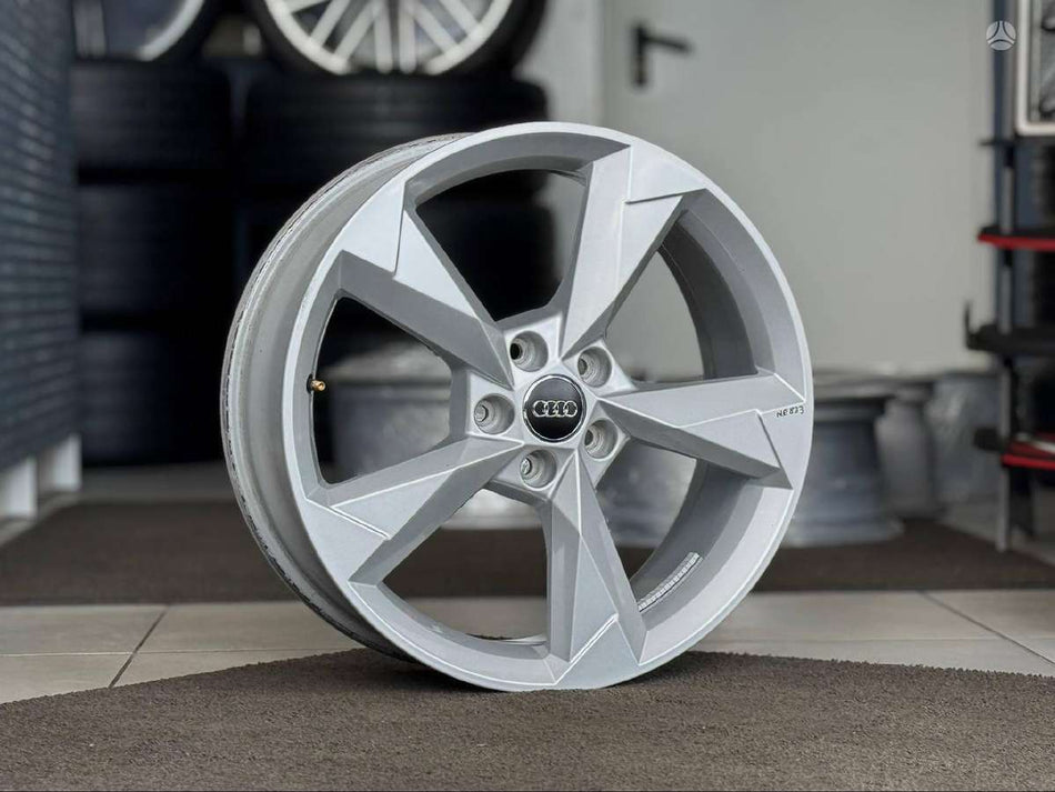 Audi Q3 ORIGINALŪS NR.833