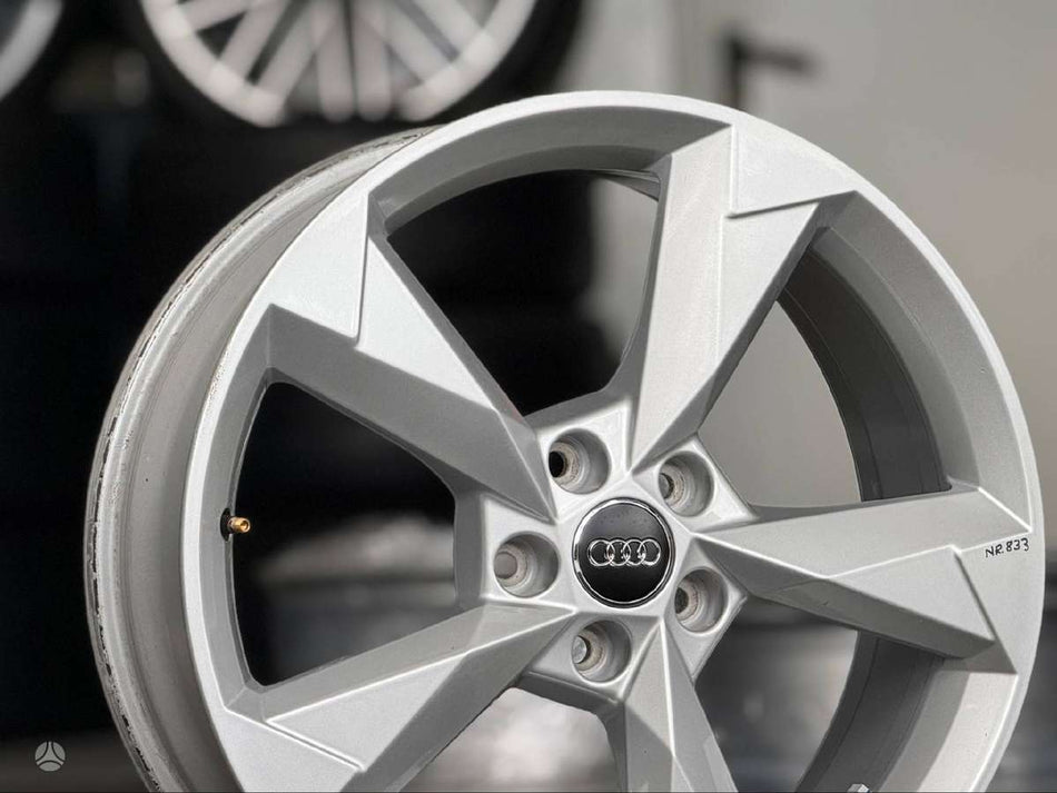 Audi Q3 ORIGINALŪS NR.833