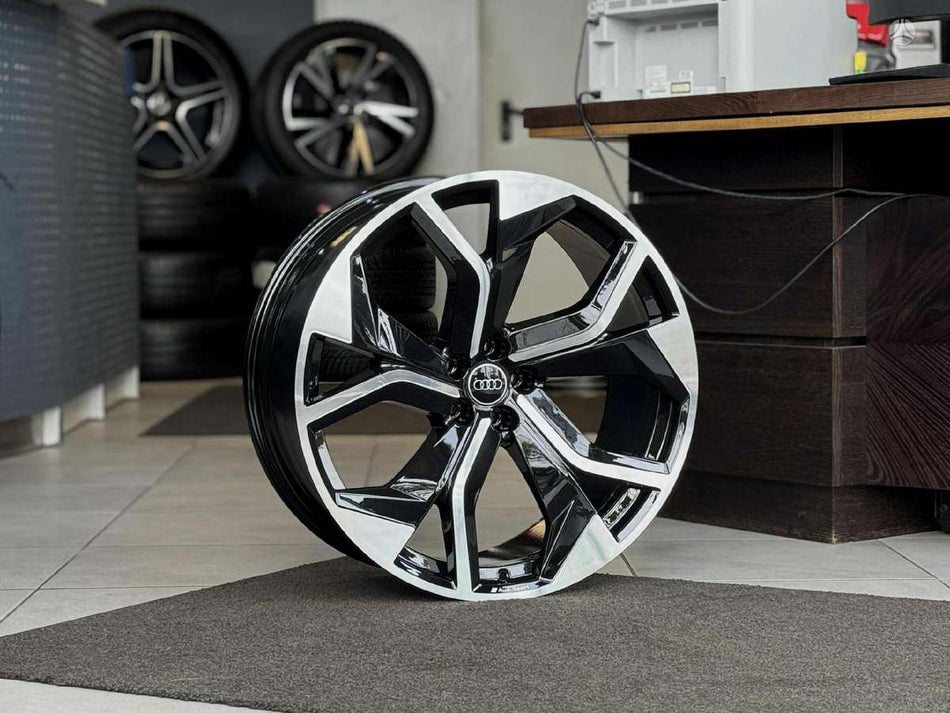 Audi Q8 RSQ8 (SQ7 Q7) ORIGINALŪS