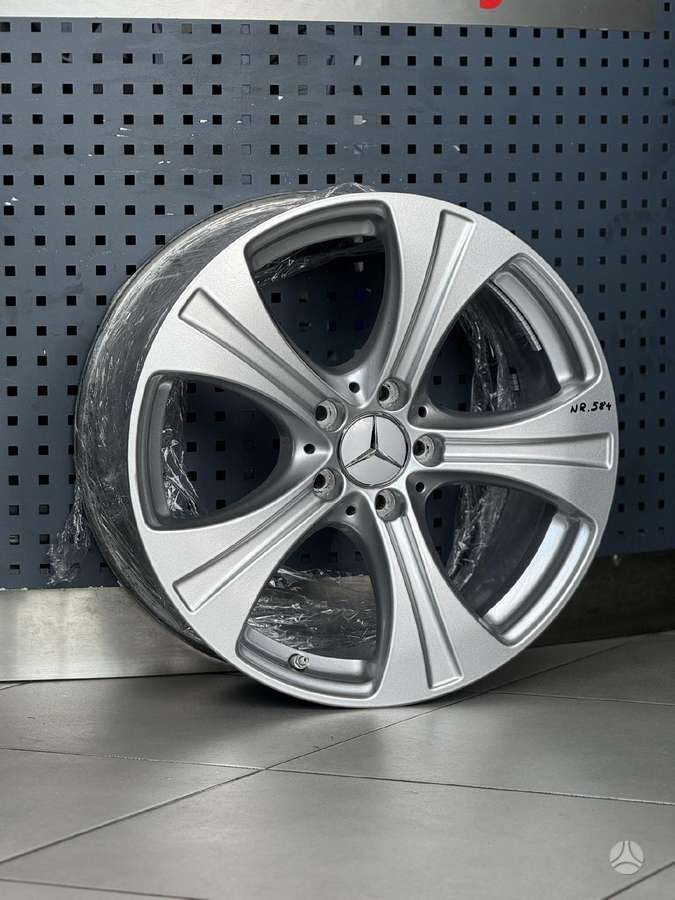 Mercedes-Benz ORIGINALŪS GLC NR.584