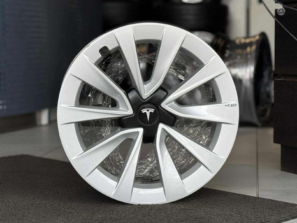 TESLA MODEL 3 ORIGINALŪS NR.851