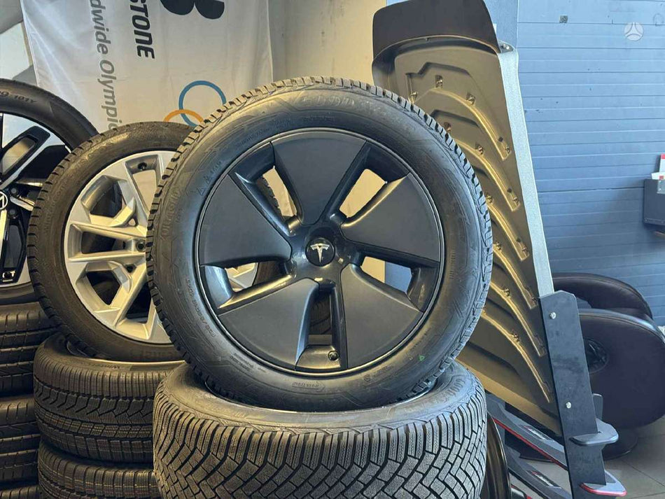 TESLA MODEL Y +235/55 R18 | 2025