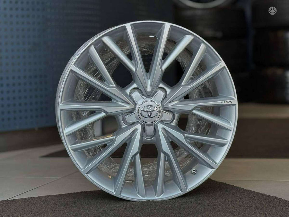 Toyota C-HR ORIGINALŪS NR.817 +TPMS